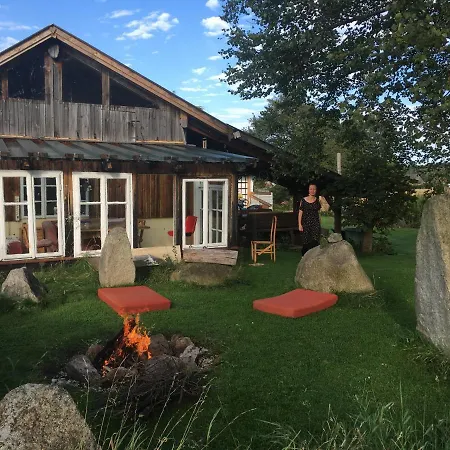 Wunderschoenes Mansardenstudio, Mit Balkon Und Garten