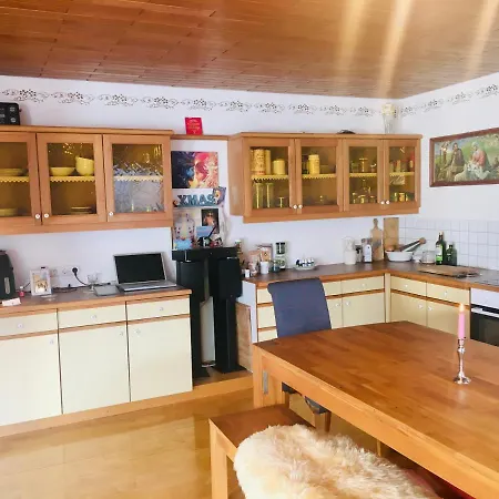 ホームステイ Wunderschoenes Mansardenstudio, Mit Balkon Und Garten Ober-Lembach
