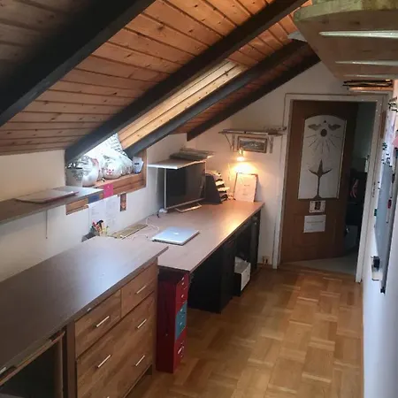 Homestay Sonnenreich Mit Balkon Wohnkueche Mansardenschlafzimmer *