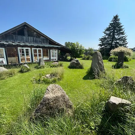 Sonnenreich Mit Balkon Wohnkueche Mansardenschlafzimmer Homestay *